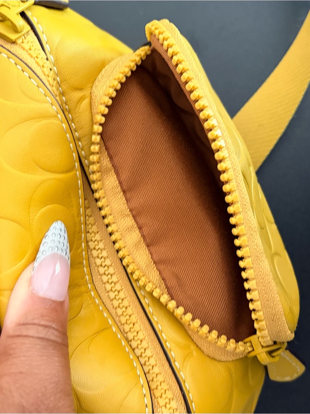 *pre-loved* COACH chartreuse signature belt bag - Picture 6 of 8